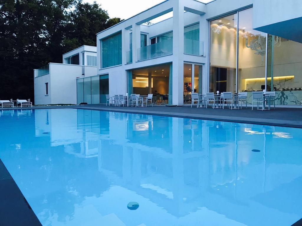 Guesthouse Svilla 튀른하우트 외부 사진